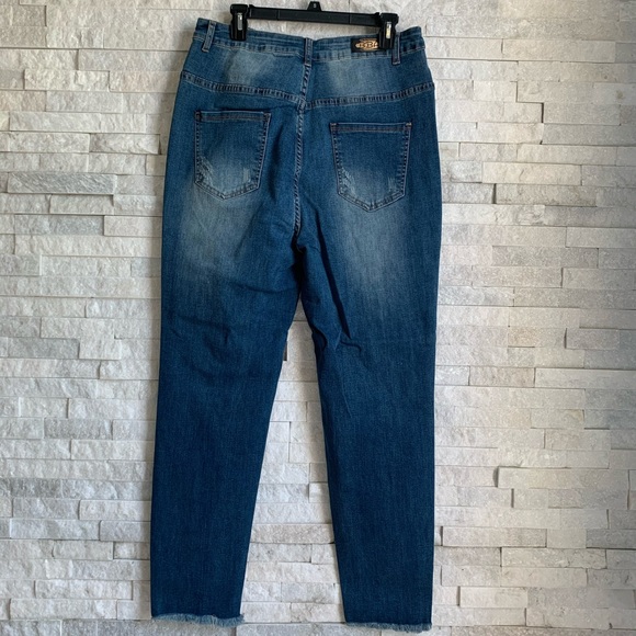 Plus Size Distressed High Rise Jeans - Picture 4 of 5